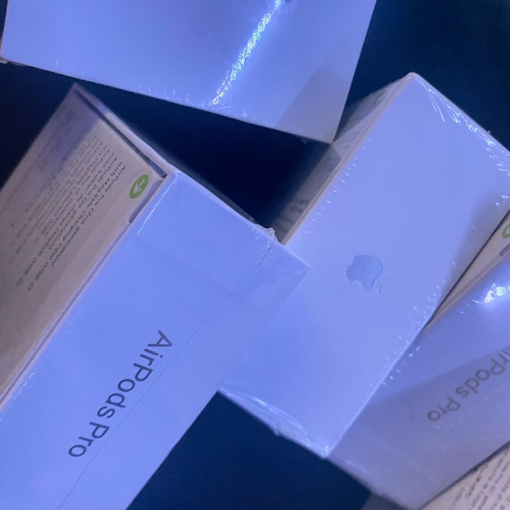 Apple AirPods Pro 2nd Gen with MagSafe Case